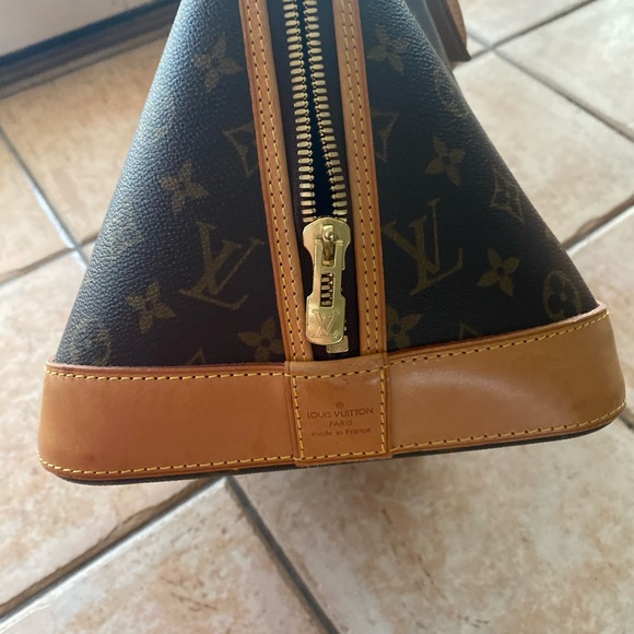 TRENDING Maxi Bags: Louis Vuitton Alma Voyage - Picture 7 of 16